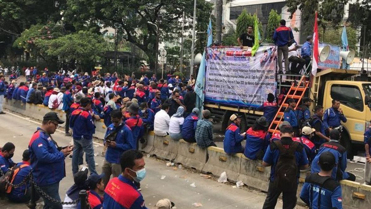Demo Buruh Serentak di Indonesia, Puluhan Ribu Demonstran Bawa 5 Tuntutan Ini ke DPR