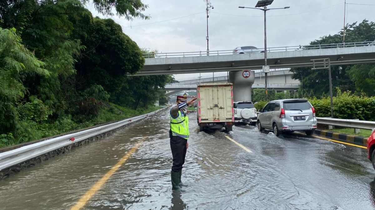 Several Toll Roads In Jakarta Are Inundated