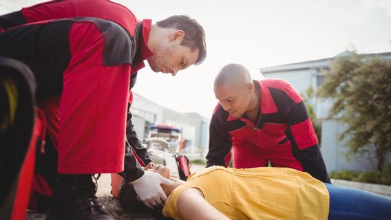 Les premiers soins aux évanouissants : Voici les mesures prises en détail