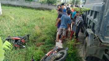 Shocked To See A Motorbike Coming Out Of The House Gate, A Car And A Truck Turning The Steering Wheel, A 5-year-old Boy Dies