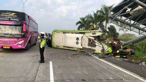 Kecelakaan Bus di Tol Surabaya-Mojokerto, 12 Orang Dilarikan ke Rumah Sakit
