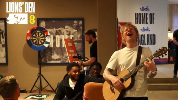 Ed Sheeran s’amuse pour l’équipe nationale britannique avant les quarts de finale de l’Euro 2024 contre la Suisse