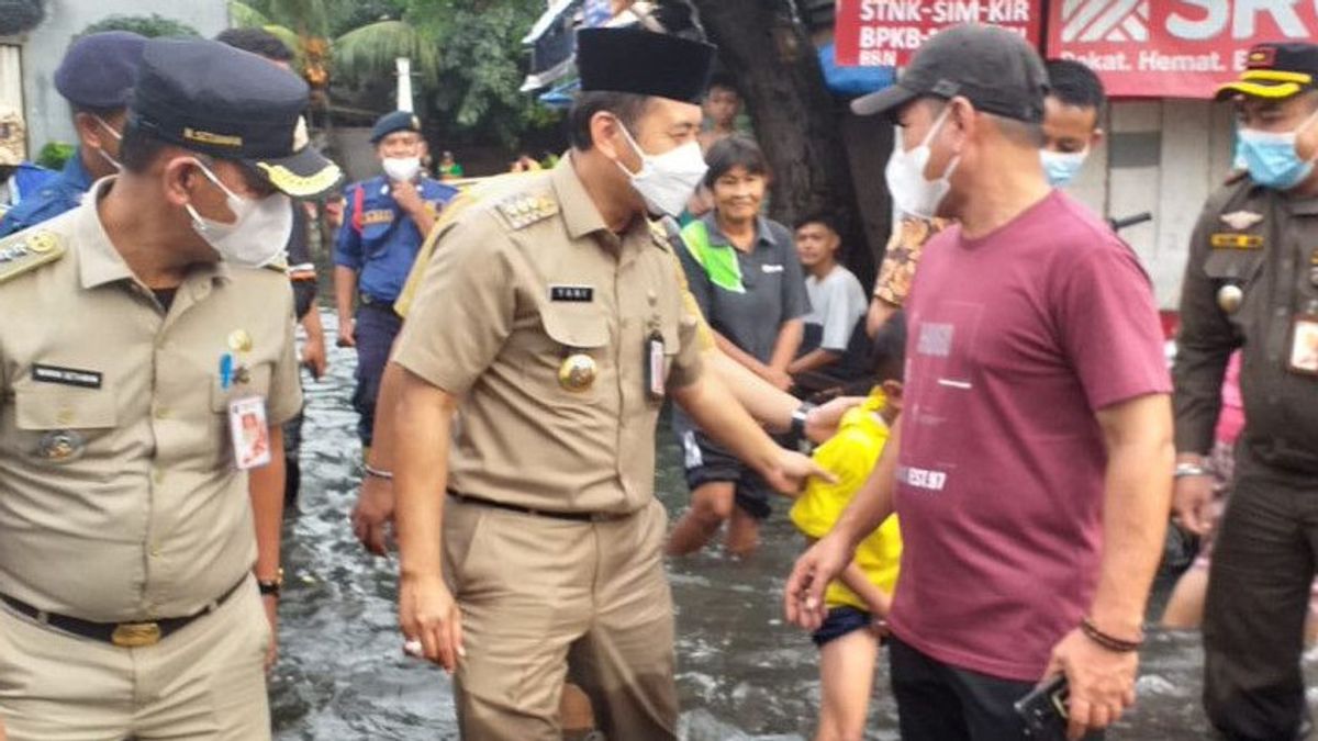 Many Residents Of West Jakarta Whose Letters Of Importance Were Swept Away By The Flood