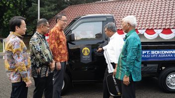 PT Sokonindo Automobile Donasikan DFSK Super Cab untuk Operasional Asrama di Universitas Indonesia