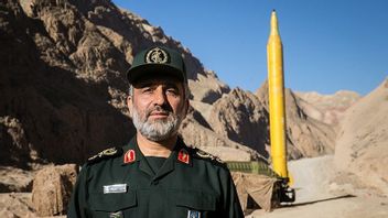 إيران تطلق صاروخا باليستيا جديدا بعيد المدى: مدمر قلعة يطلق عليها اسم