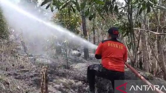 السكان يحرقون القمامة ، هكتار واحد من الأراضي في بانغكا لوديس بيرنز