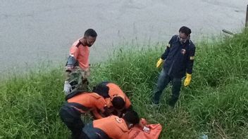 Ditemukan di Sungai Enim, Tim SAR Evakuasi Mayat Tanpa Identitas 