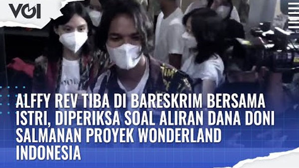 VIDEO: Diperiksa Soal Aliran Dana Doni Salmanan, Alffy Rev Tiba di Bareskrim Bersama Istri