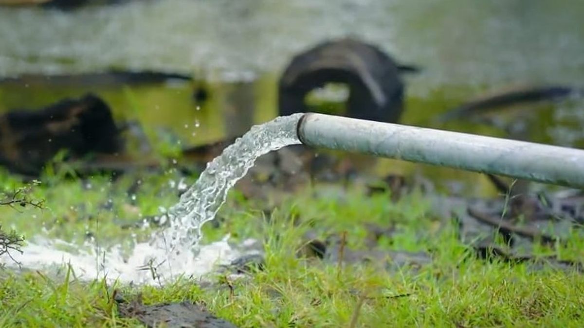 Les habitants de Rusunawa Pulogebang ont des problèmes d’eau potable