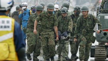 Les équipes De Secours évacuent Les Victimes Des Inondations Et Des Glissements De Terrain Qui Ont Tué 35 Personnes Au Japon