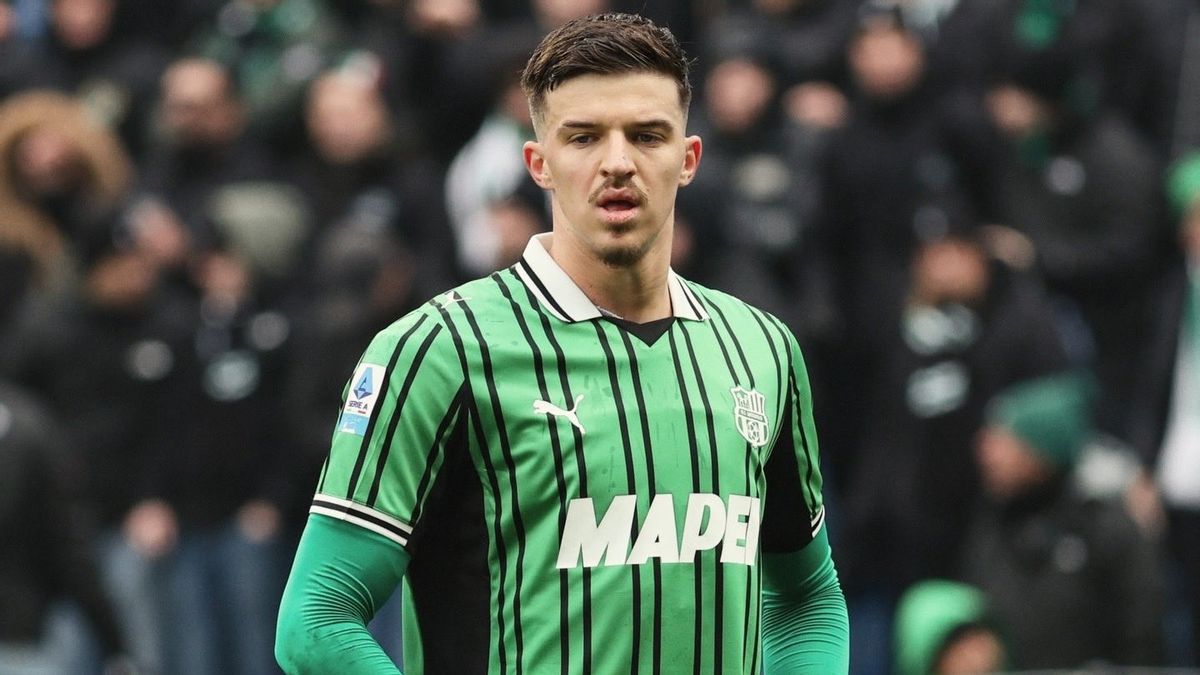 Man Utd Bidik Tandem Jay Idzes di Sassuolo