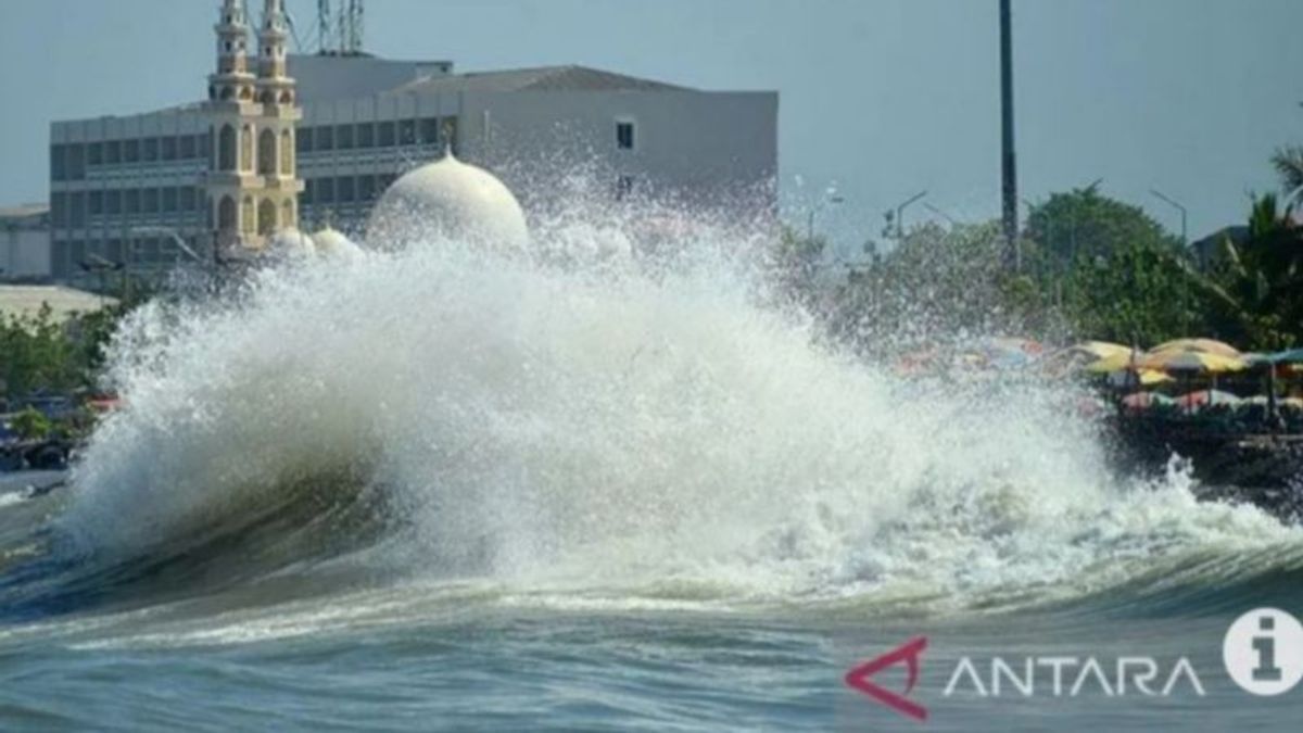 Beware Of High Waves In North Sumatra Waters