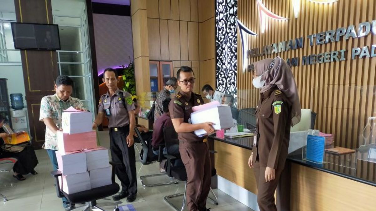 Padang Attorney's Office Delegates KONI Grant Fund Corruption Cases To Court