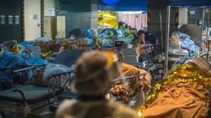 Kasus Infeksi COVID-19 di Hong Kong Masih Tinggi: Masyarakat <i>Panic Buying</i>, Perusahaan Ritel Lakukan Pembatasan