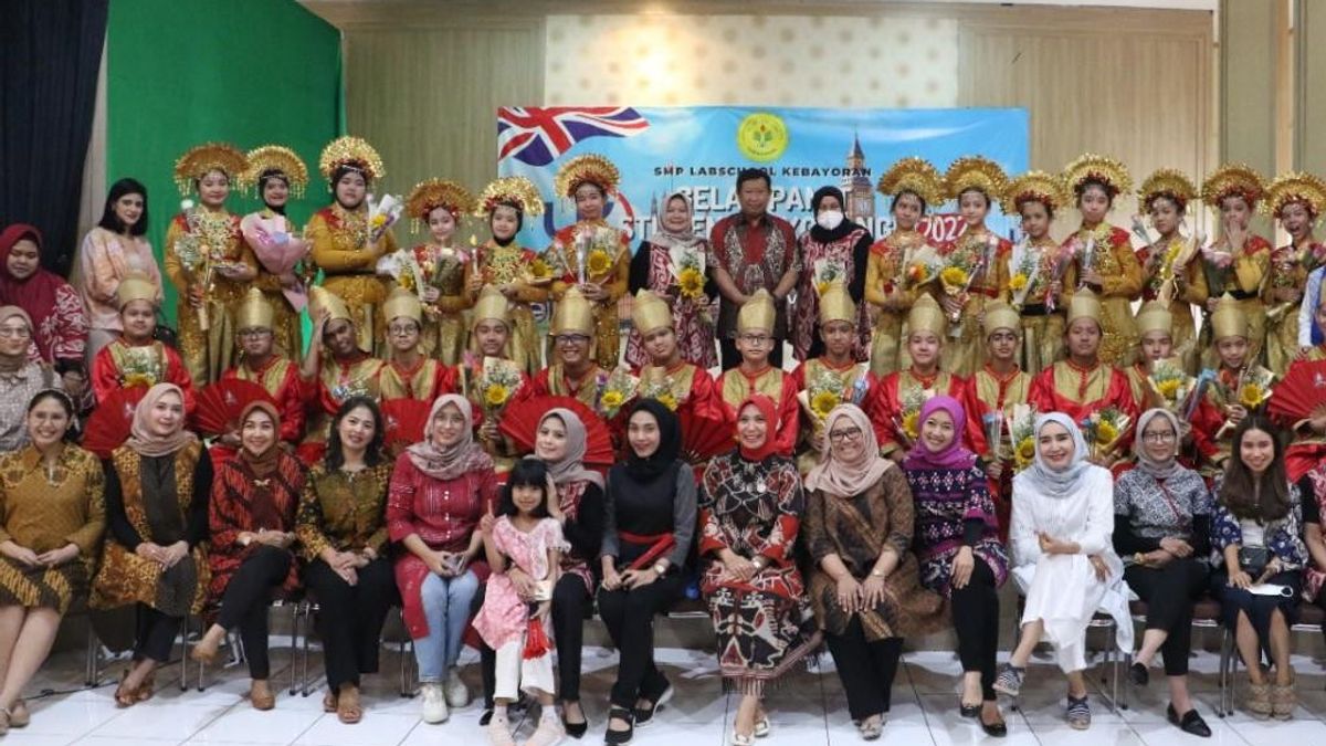 28 Students Of SMP Labschool Kebayoran Join Student Exchange To Rishworth School At Manchester UK