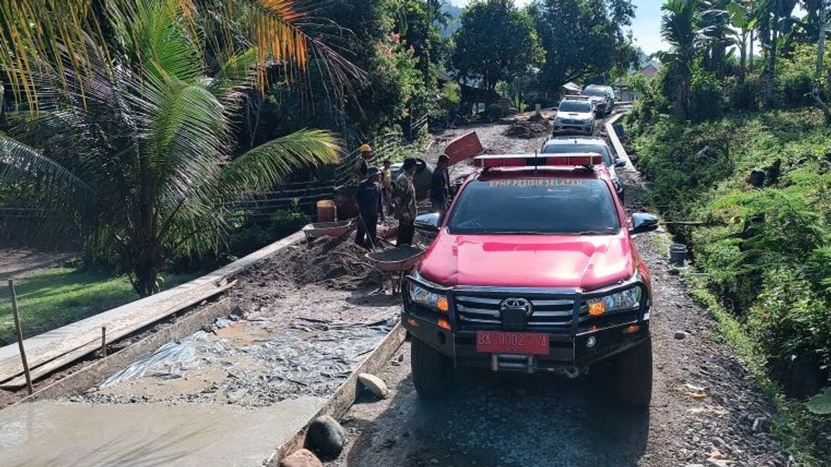 West Sumatra Governor Mahyeldi Ensures Road Contonization In Langgai Village, Pesisir Selatan