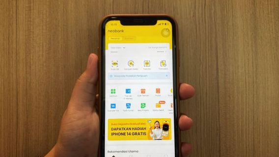 インドマレットのネオコマース銀行の現金引き出しサービス