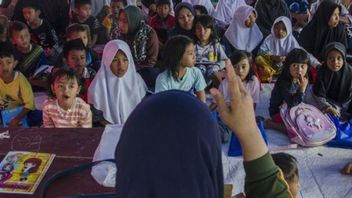 Wajah Sumringah Anak-anak Korban Gempa Cianjur Menyambut Bantuan Perlengkapan Sekolah dari PLN