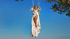 Ini Pembelaan Doja Cat Atas Cover Album <i>Vie</i> Miliknya yang Ramai Dikritik