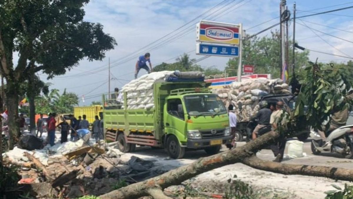 Bangkai Truk Tabrak 5 Kendaraan Dievakuasi, Jalur Tengkorak Sukabumi-Cianjur Kembali Normal
