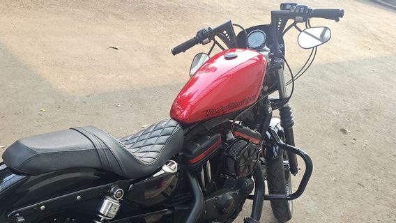 哈雷·戴维森·阿普斯特(Harley Davidson Sportster)黑红冠军从前参谋部Ida Fauziyah手中被KPK没收