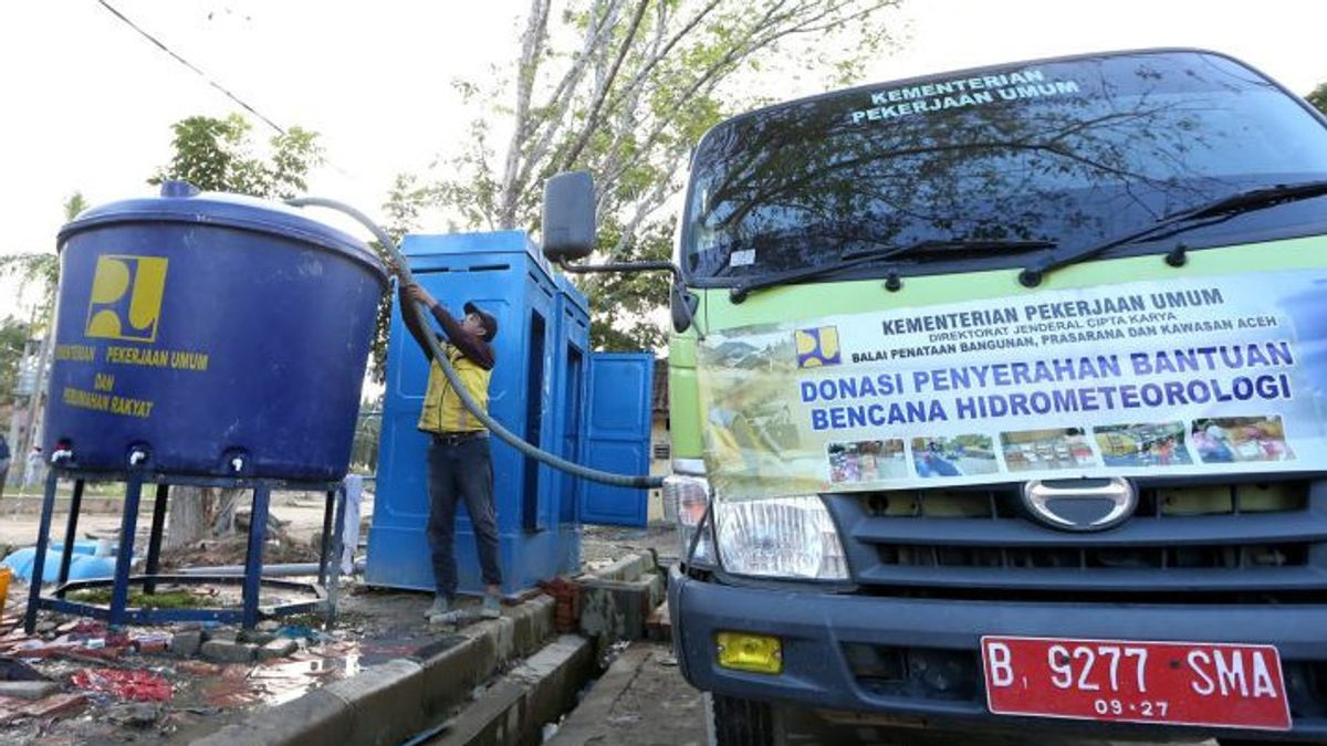 BNPB assure que les camions-citernes d'eau propre opèrent 24 heures sur 24 dans Tapteng