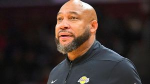 Deux saisons décevantes : Los Lakers renvoient officiellement l’entraîneur Darvin Ham