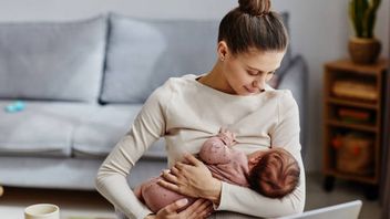母乳育児のための最大水分補給:健康で元気なままでいるための完全なガイド