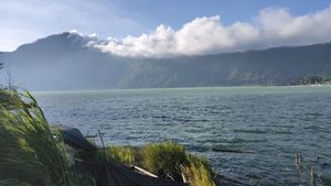 Air Danau Batur di Kintamani-Bali Berubah Jadi Hijau, Peternak Ikan Terancam 
