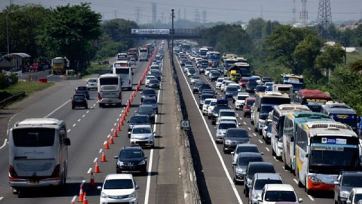 Heavy Traffic During Chinese New Year Holiday, Turns Out 147,000 Vehicles From The Regions Return To Jabotabek
