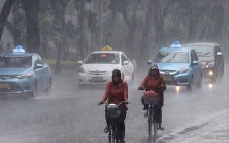 Cuaca Hari Ini, BMKG Peringatkan Risiko Hujan Lebat Disertai Petir di Sejumlah Wilayah di Indonesia