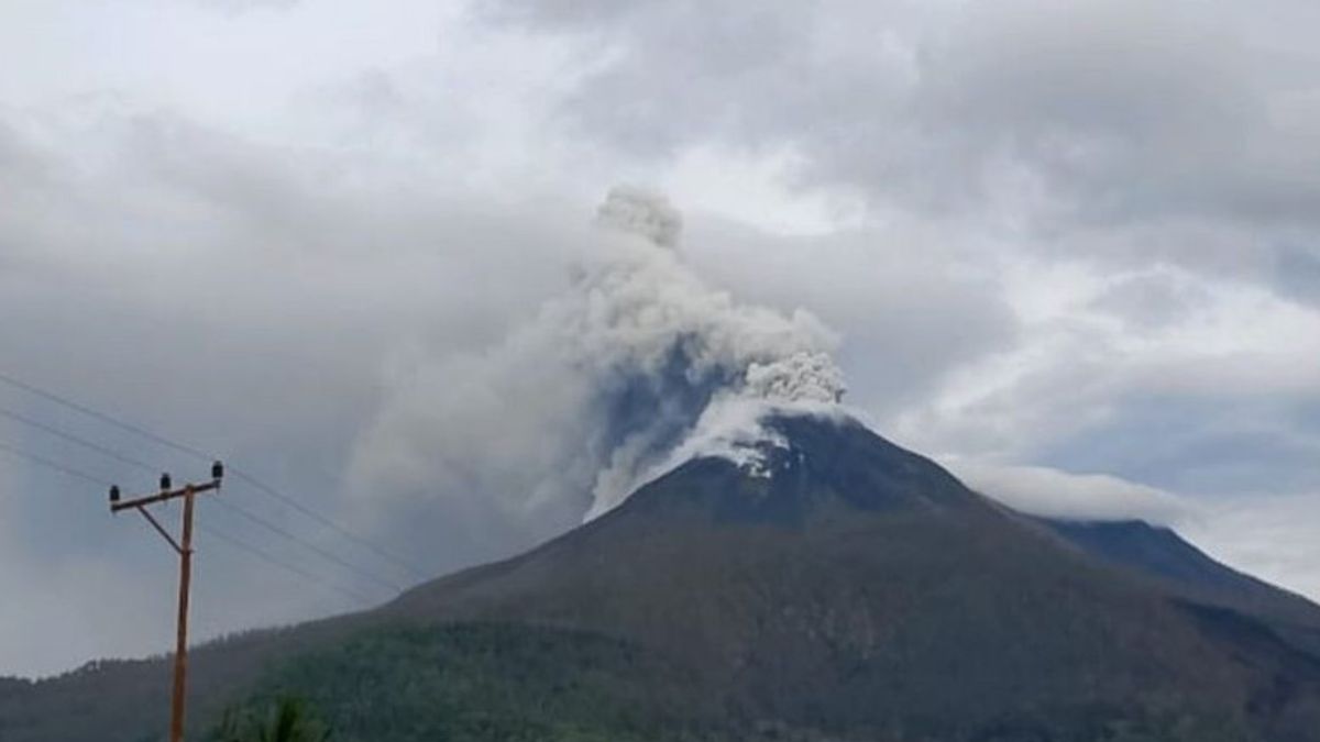 NTT男子Lewotobi火山喷发,今天火山爆发4次