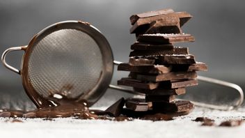 Jangan Sampai Gosong, Begini 5 Cara Melelehkan Cokelat untuk <i>Baking</i>