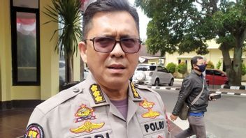 وقد تم توضيح أنيس من قبل الشرطة حول الحدث Rizieq ، ولكن شرطة جاوة الغربية لم تحقق في الحشد في Megamendung