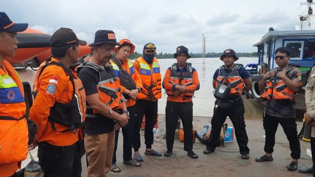Logistics And Mitigation Assistance Begins To Be Carried Out By The Joint SAR Team At The Mahakam Ulu Flood Location