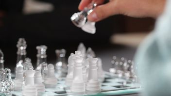 印尼象棋中德瓦·基帕斯力量的反常现象