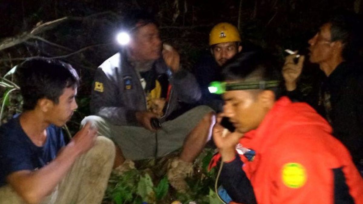 Climbers Lost On Mount Manglayang, West Java, Found Safe