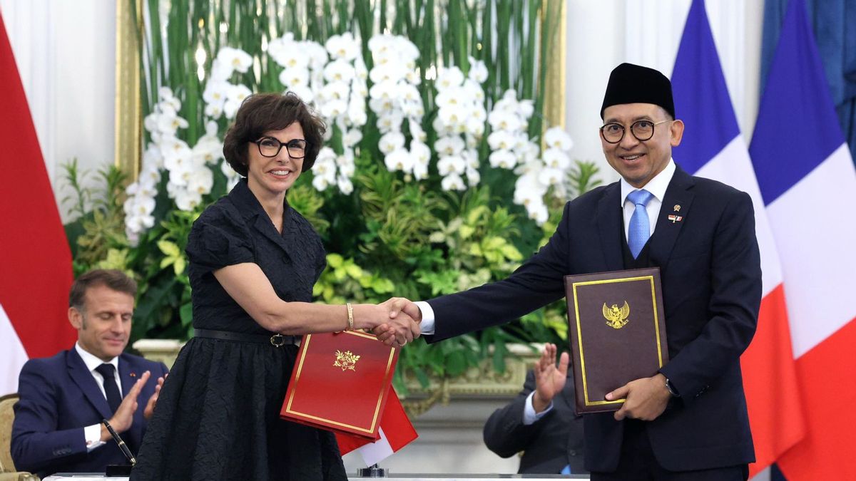 Menbud Fadli Zon Teken Perjanjian Kerja Sama Indonesia-Prancis 2050 