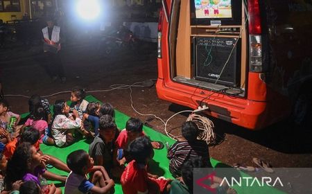 Khusus Pengungsi Erupsi Lewotobi Anak-anak, Kemkomdigi Sediakan Hiburan