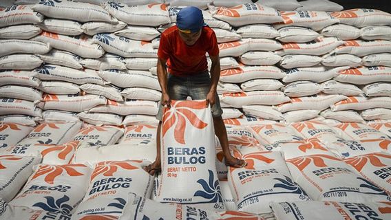 العديد من المافيا ، وكالة الغذاء تتعاون مع البحرية لتوزيع الأرز Bulog