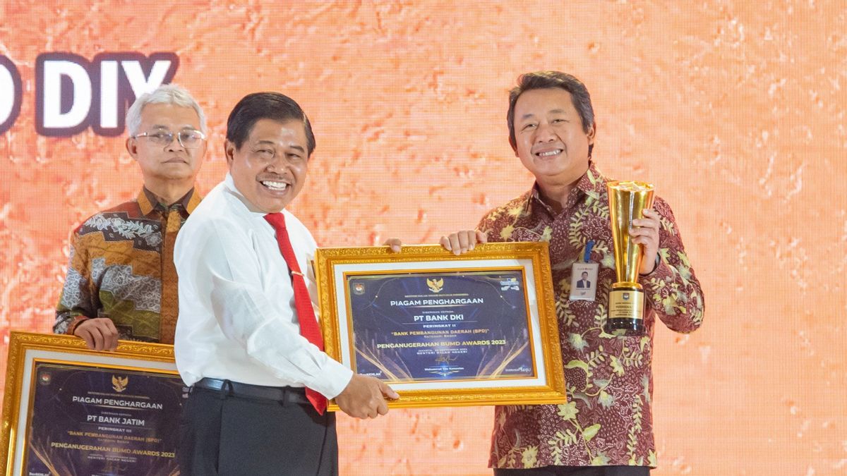 The Ministry Of Home Affairs Gives The Predicate Of The Best Regional Development Bank Ranked II To Bank DKI