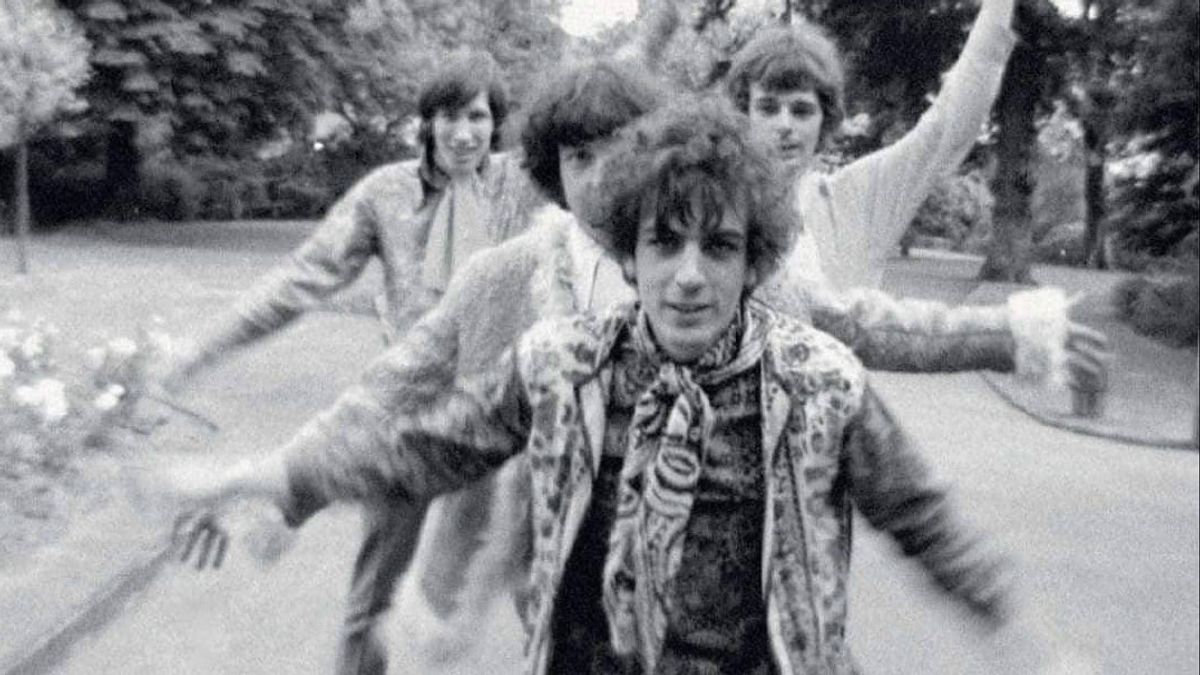 像Syd Barrett Living Pink Floyd一样疯狂和闪耀