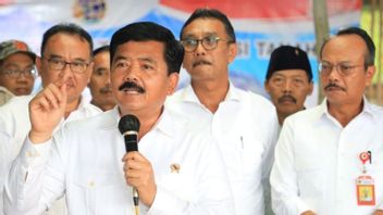 Menteri ATR Serahkan Sertifikat Hasil Redistribusi Tanah di Pemalang