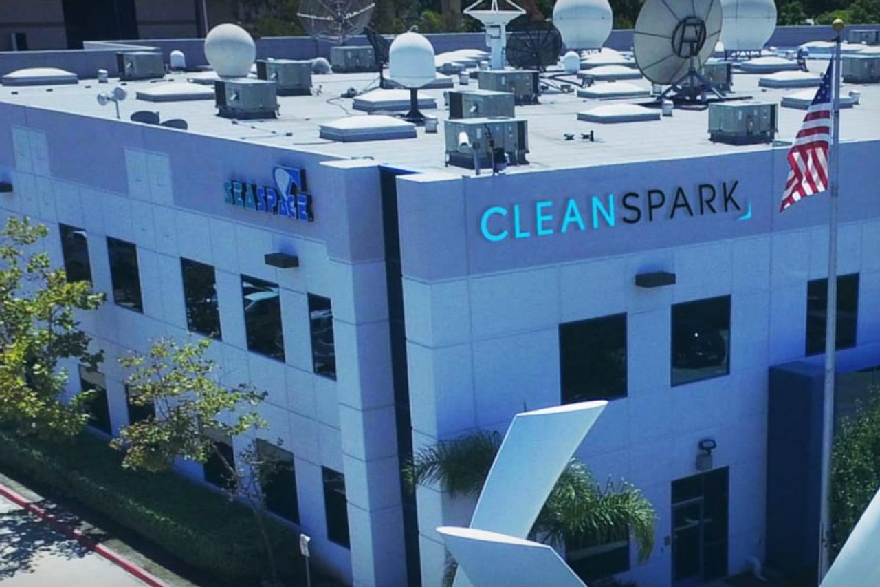 Successfully Mining 10,000 Bitcoins, CleanSpark Records Historic Moments
