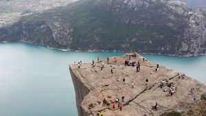 40 ans tombés sur la colline de 'Mission Impossible' de Pulpit Rock en Norvège