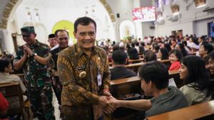 Gubernur Jateng Sapa Jemaat Misa Natal di Katedral Semarang