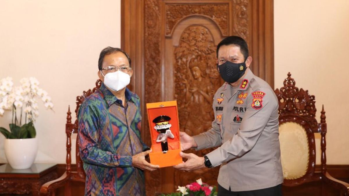 Le Gouverneur De Bali Reçoit L’épinglette D’or Du Chef De La Police, Jugé Le Meilleur Pour Appliquer Ppkm