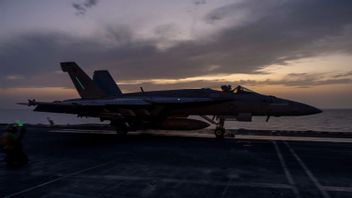 Jet Tempur Super Hornet Jatuh ke Laut Merah saat Kapal Induk AS Berusaha Menghindari Serangan Houthi