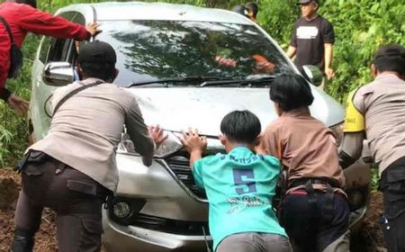 Mobil Berpenumpang 7 Orang Ini Tersesat Masuk Jauh ke Hutan Gunung Putri Jumat Tengah Malam