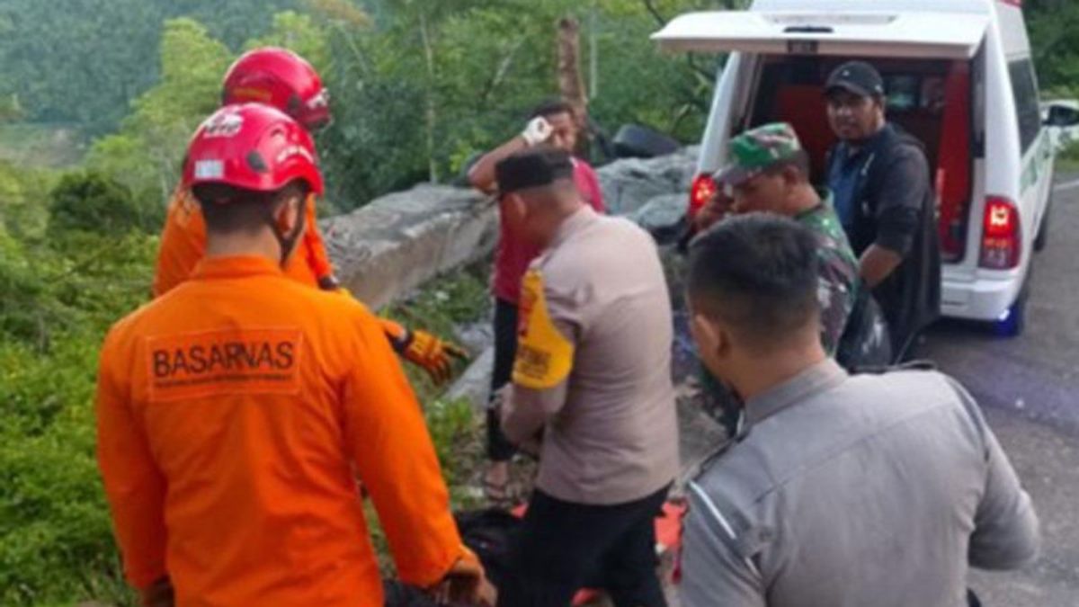 CPO Carrier Truck Falls Into The Jurang Gunung Paro Aceh Besar, Driver Dies On The Spot